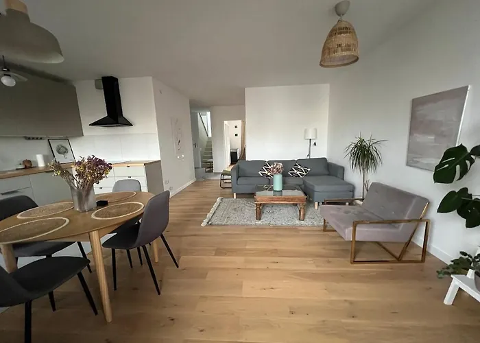 New 2Floor Apartment Security Park Mall Ski Airport